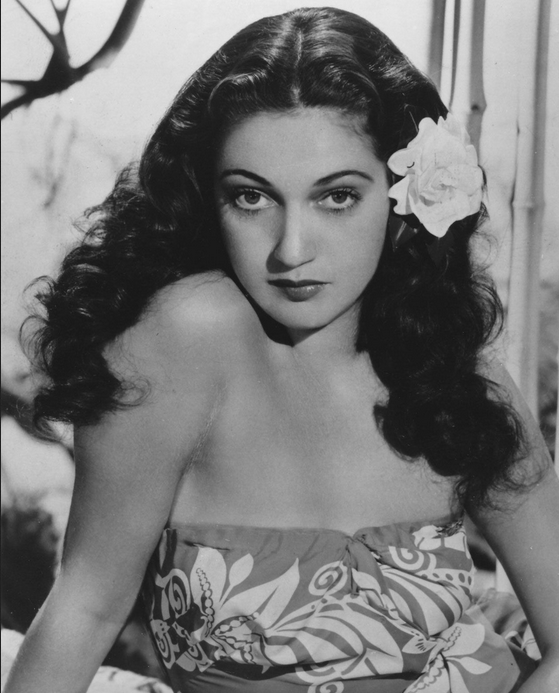 dorothy lamour, comedy actress, classic old hollywood, beautiful vintage sex appeal