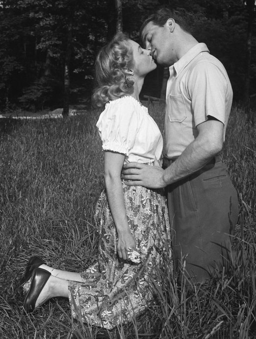 lasting intimacy, that spark of romance, relationships tips, anonymous relationship help, gender dynamics, gender polarities, primal polarities, vintage sensuality